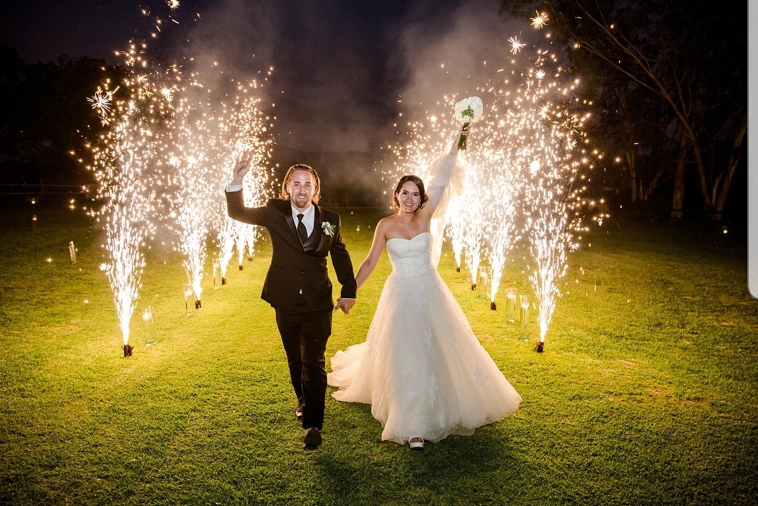 Sparkling and Safe boda chispas eléctricas fuegos artificiales en